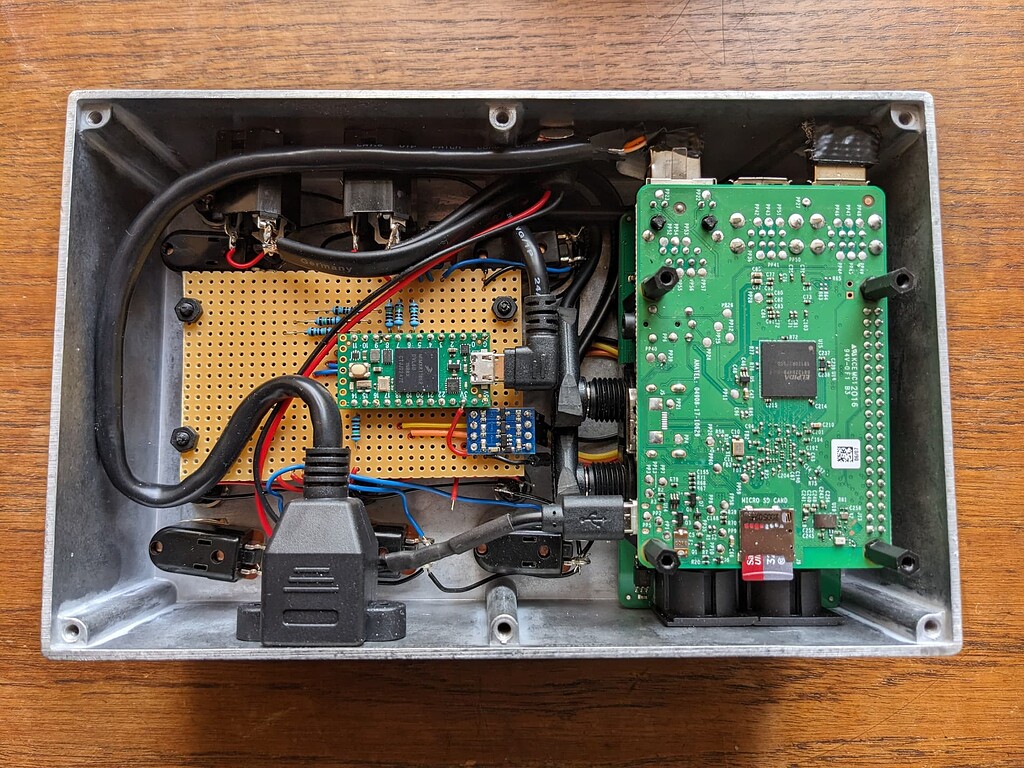 Custom pedal build (pisound + modep + microcontroller + lcd display ...